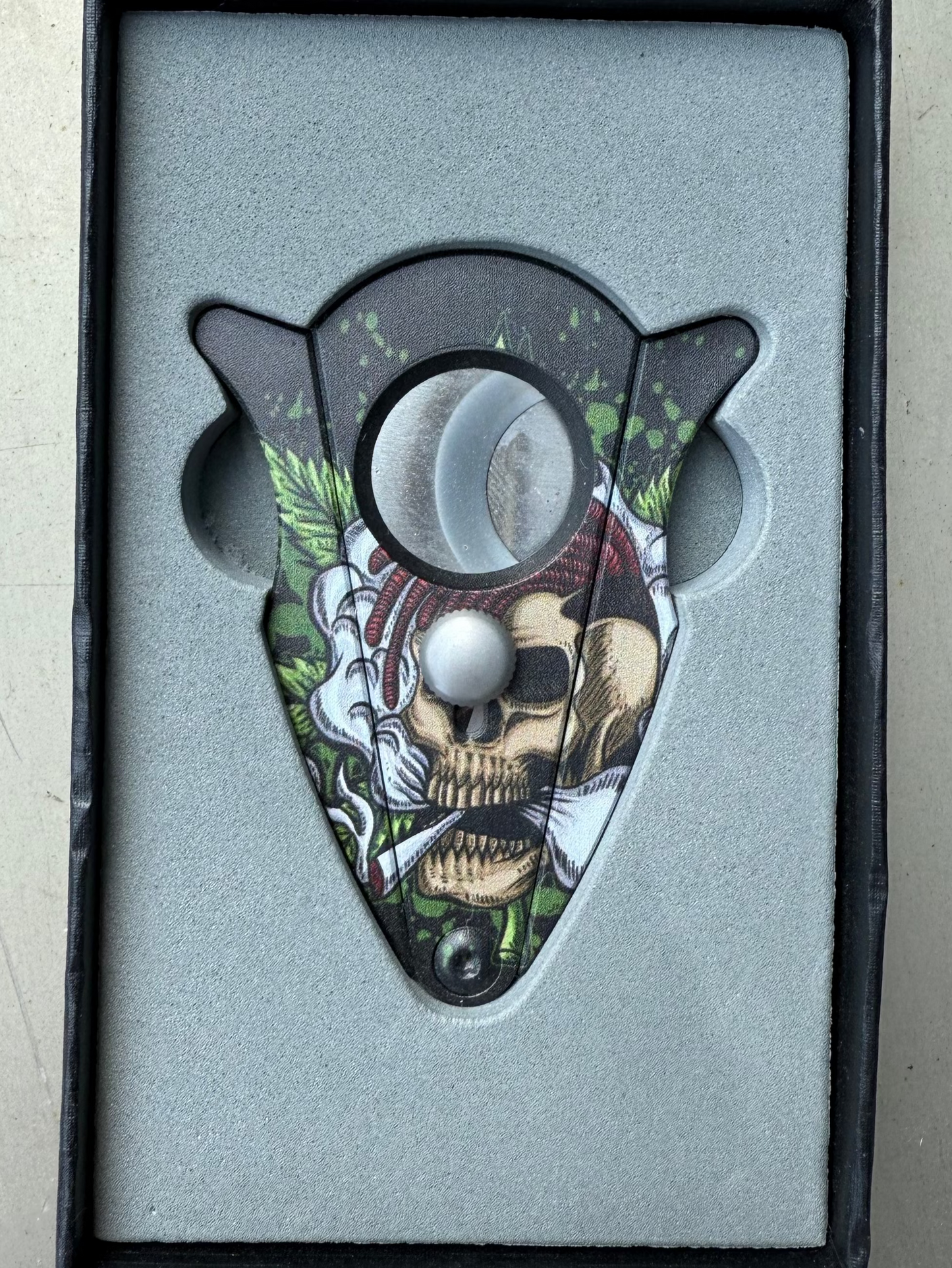 Graphic Guillotine Cutter