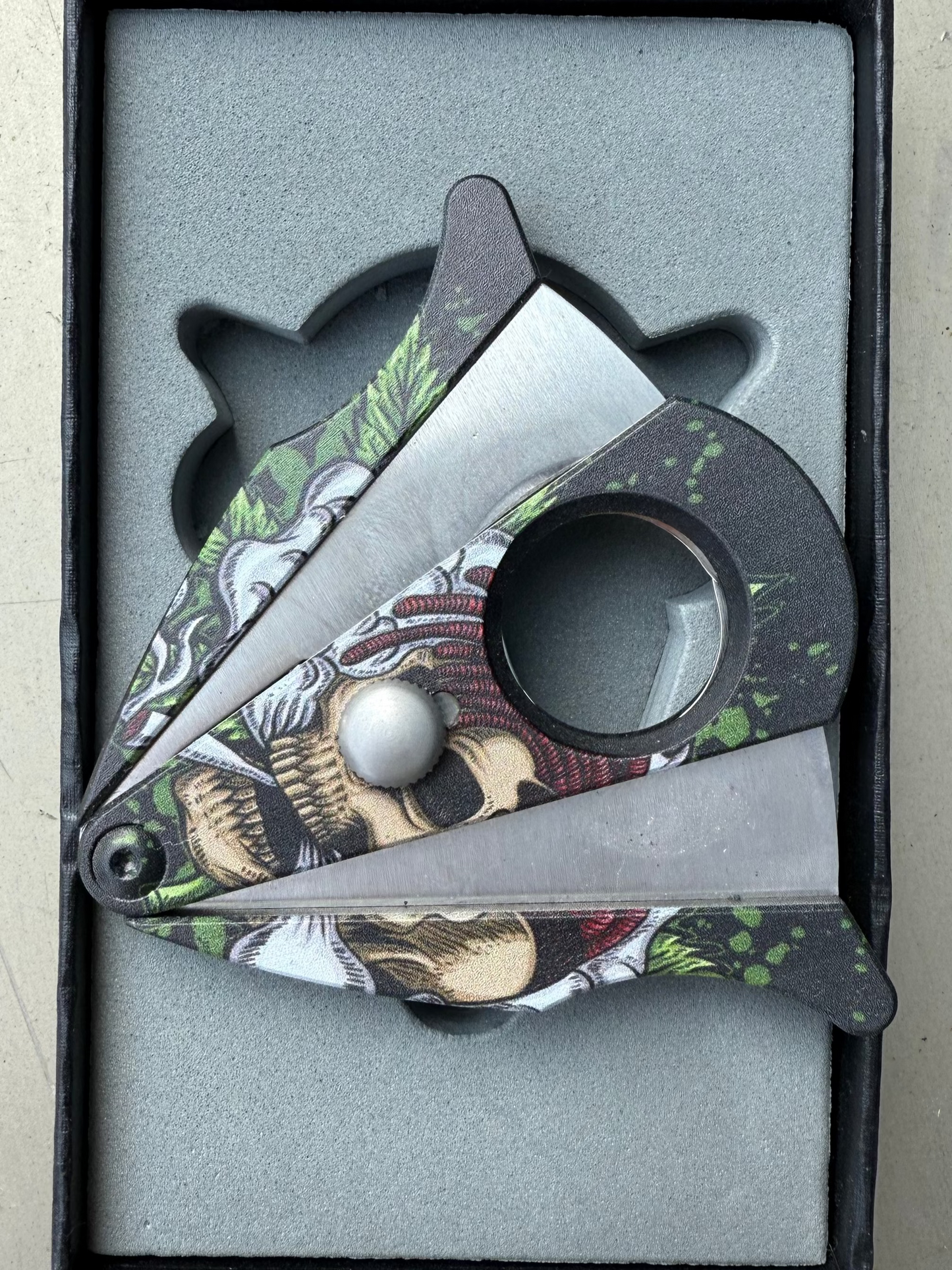 Graphic Guillotine Cutter