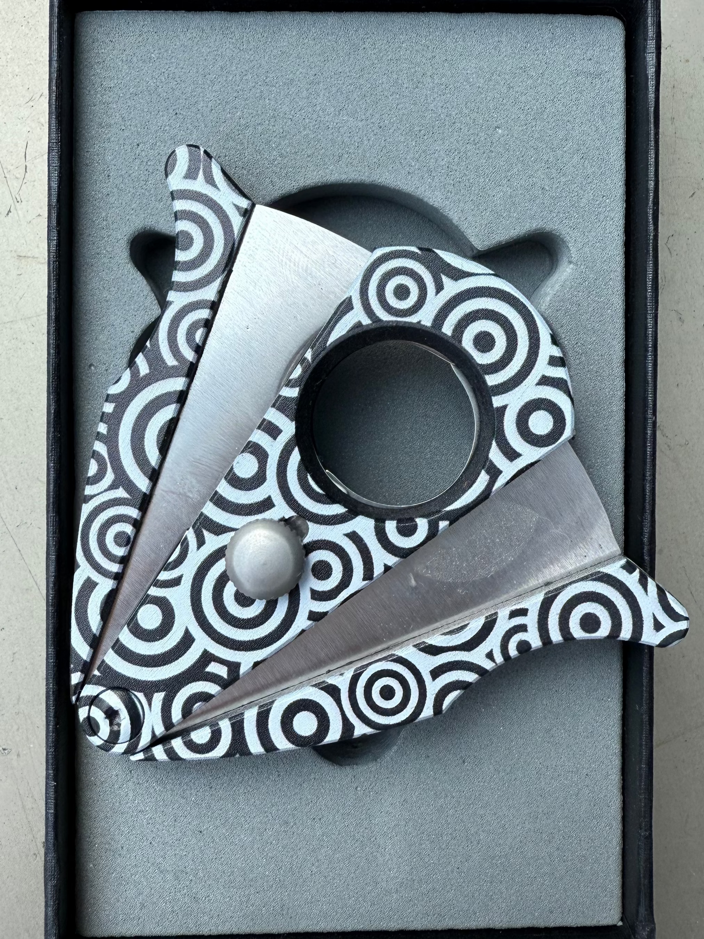 Graphic Guillotine Cutter